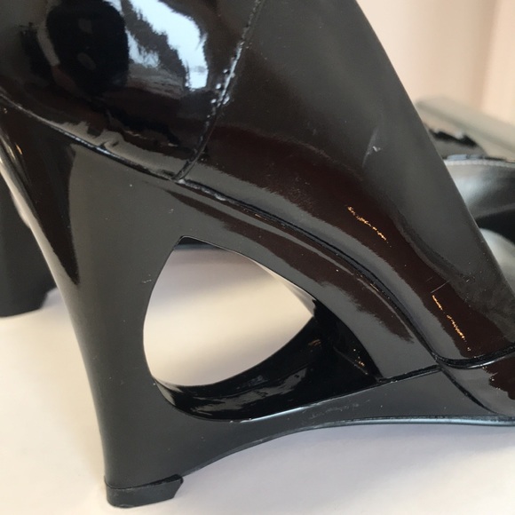 Guess by Marciano. Peep toe, cut out heel pumps. Never worn. - Picture 4 of 8